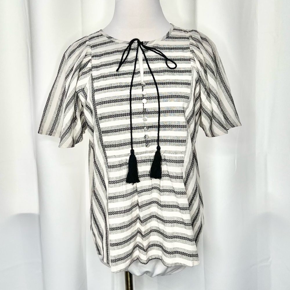❗️NWT❗️TASSEL TIE FRONT FLUTTER SLEEVE TOP